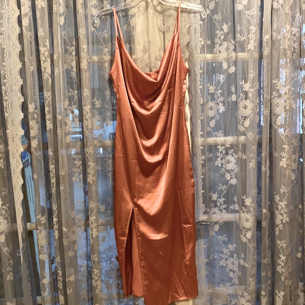 Pretty Little Thing Midi dress